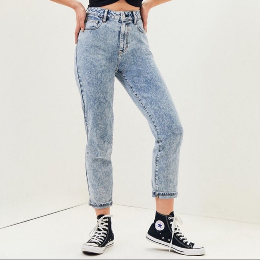 Pacsun acid-washed, high waisted mom jeans